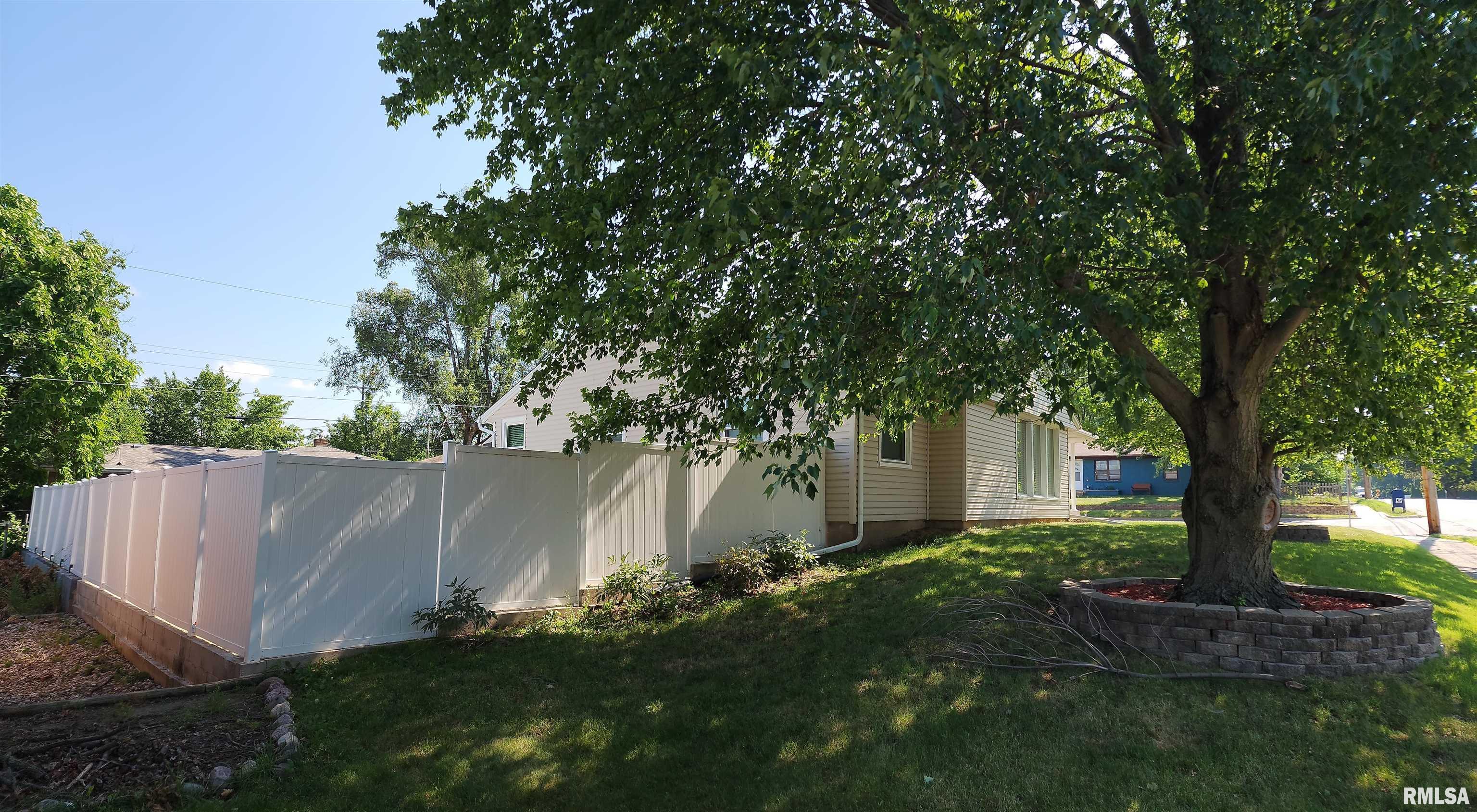 1109 Sheridan Road Pekin, IL 61554 - Photo 3 of 41