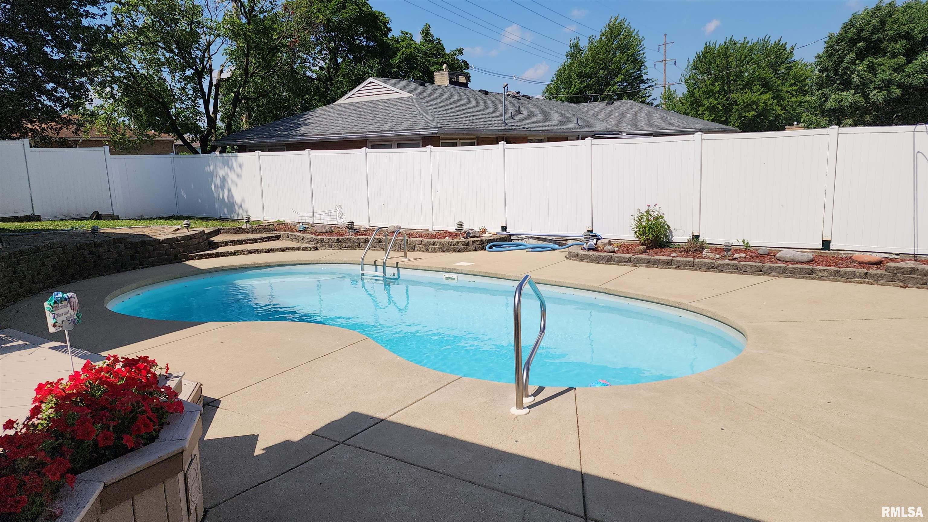 1109 Sheridan Road Pekin, IL 61554 - Photo 4 of 41