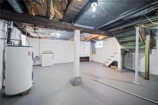 a view of house with a yard