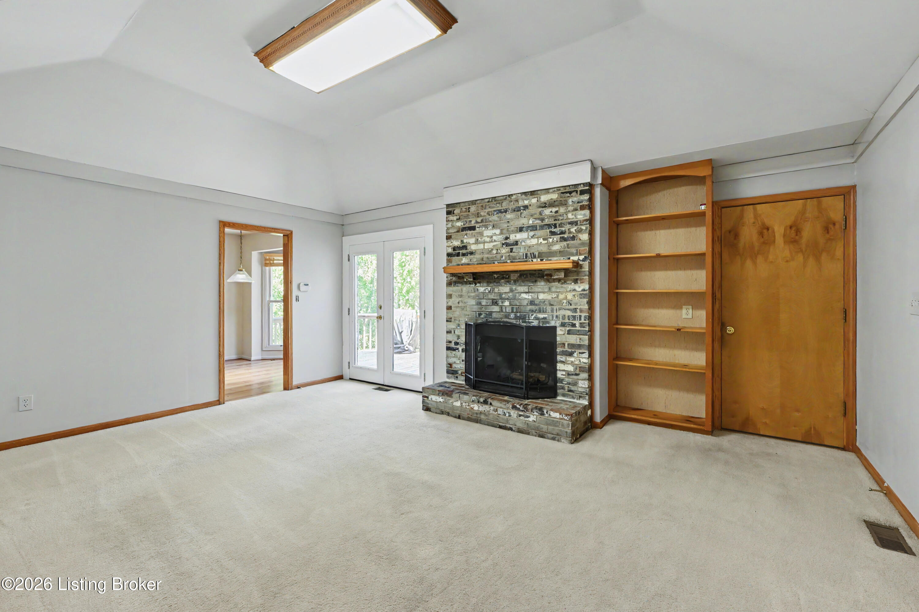 8911 Acushnet Road Louisville, KY 40242 - Photo 4 of 44 Living Room