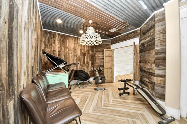 $880,000 | 17188 Highway 321, Dayton, TX 77535
