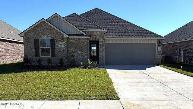 $204,500 | 127 Cottage Cove Drive, Maurice, LA 70555