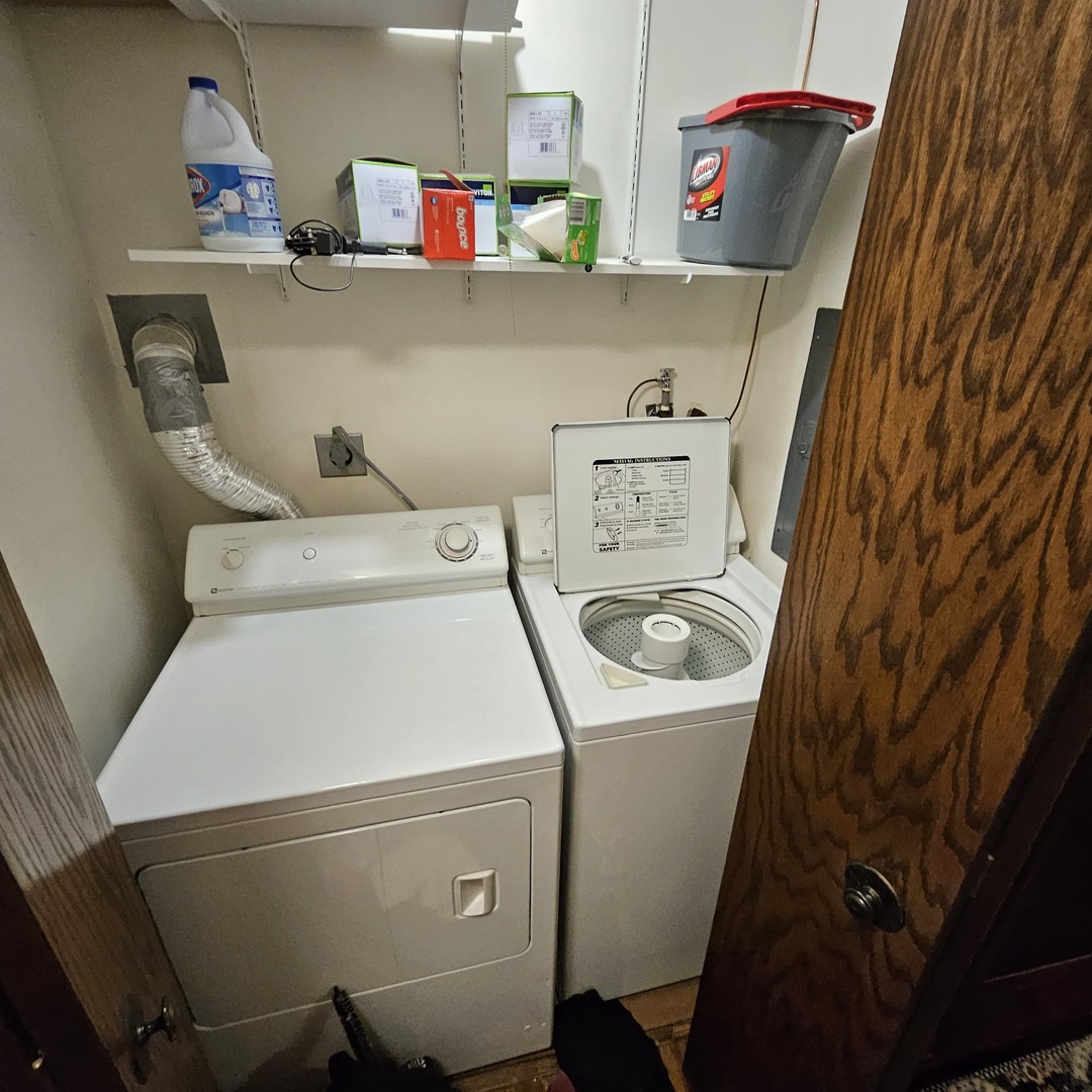 2300 West Talcott Road, Unit 1A1 Park Ridge, IL 60068 - Photo 8 of 9 a utility room with dryer and washer