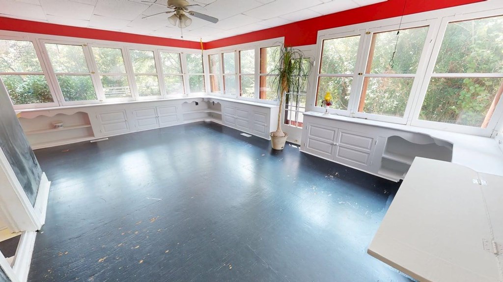 58 Market Street Onancock, VA 23417 - Photo 19 of 42 Sun room with lots of windows for your plants