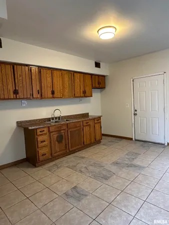 $50,000 | 1305 Northeast Monroe Street, Peoria, IL 61603