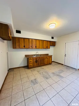 $50,000 | 1305 Northeast Monroe Street, Peoria, IL 61603
