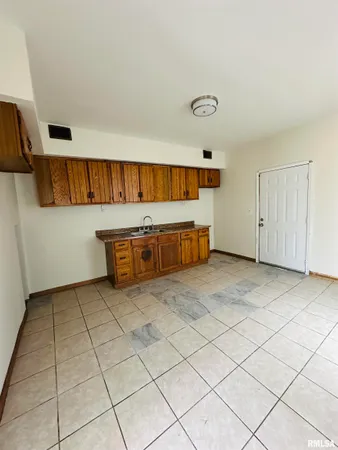 $50,000 | 1305 Northeast Monroe Street, Peoria, IL 61603