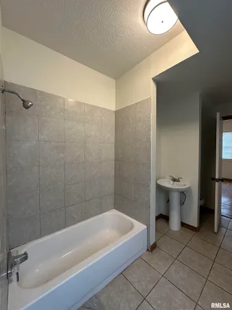 $50,000 | 1305 Northeast Monroe Street, Peoria, IL 61603