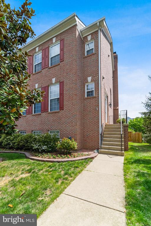 Welcome home to 681 Springhouse Square SE