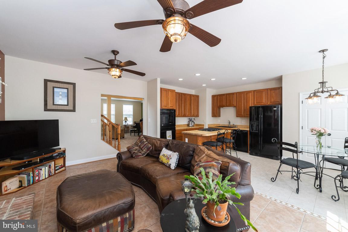 681 Springhouse Square Southeast Leesburg, VA 20175 - Photo 15 of 50 Great space to entertain or just relax