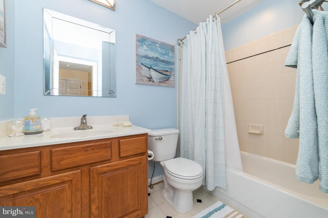 681 Springhouse Square Southeast Leesburg, VA 20175 - Photo 20 of 50 Hall bath w/ tub/shower combo
