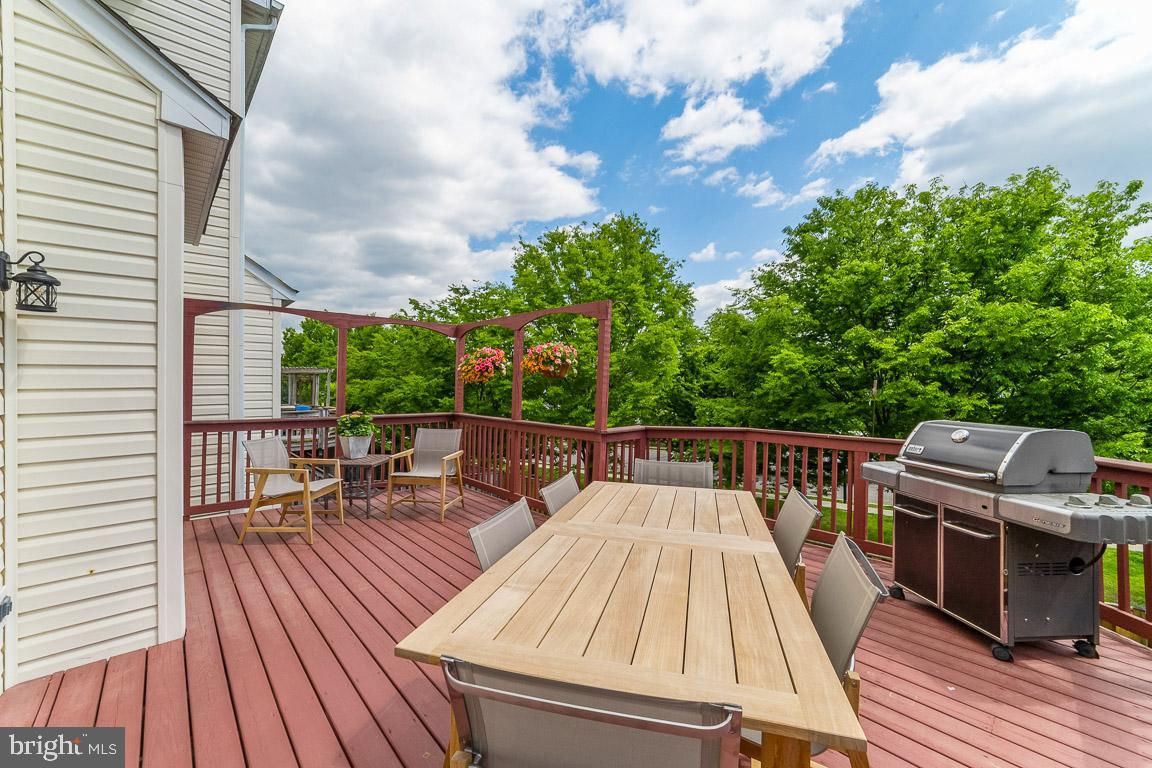 681 Springhouse Square Southeast Leesburg, VA 20175 - Photo 37 of 50 large deck for grilling and entertaining