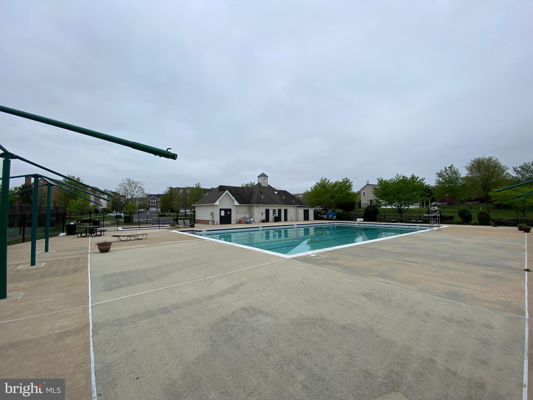 681 Springhouse Square Southeast Leesburg, VA 20175 - Photo 44 of 50 Community pool with kids pool