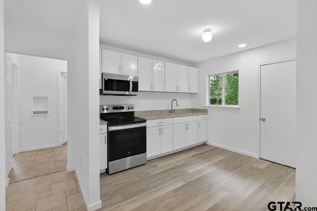 327 Randolph Street Lone Star, TX 75668 - Photo 6 of 26