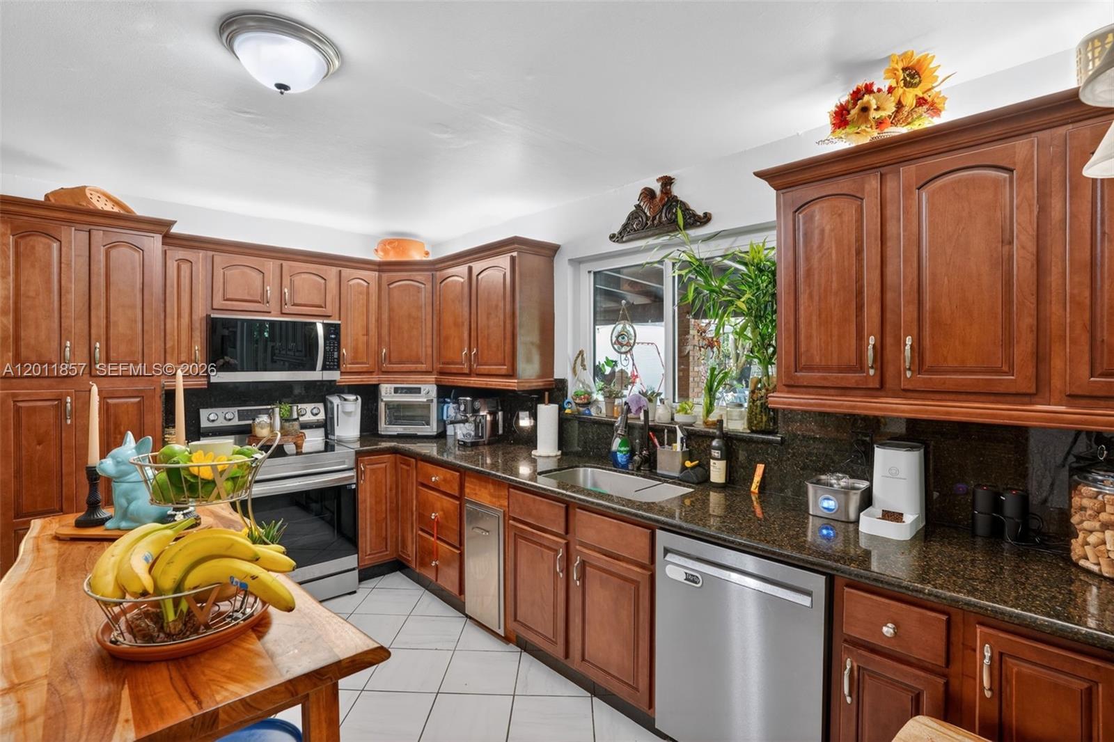 3024 Southwest 98th Court Miami, FL 33165 - Photo 16 of 49