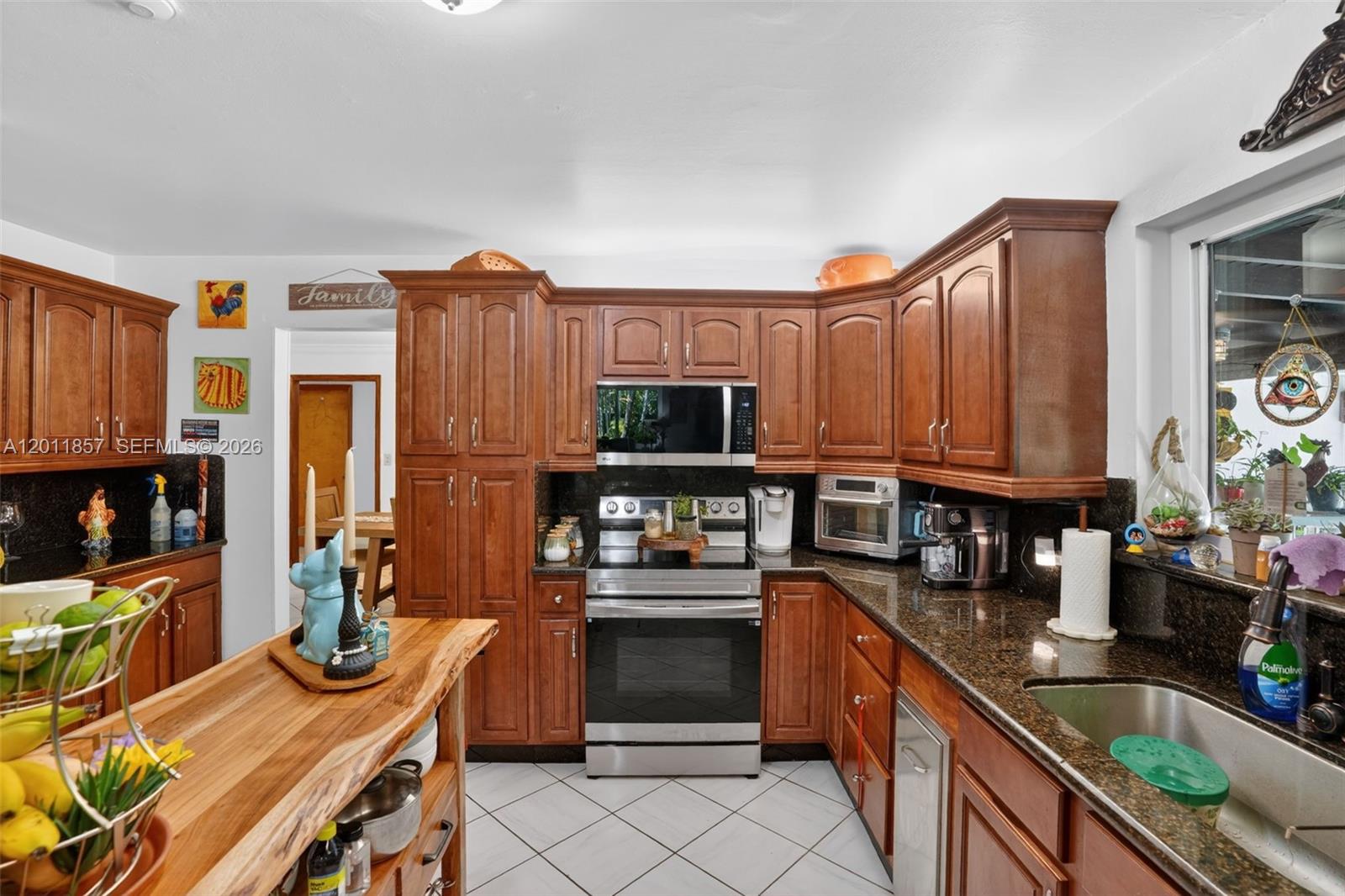 3024 Southwest 98th Court Miami, FL 33165 - Photo 17 of 49