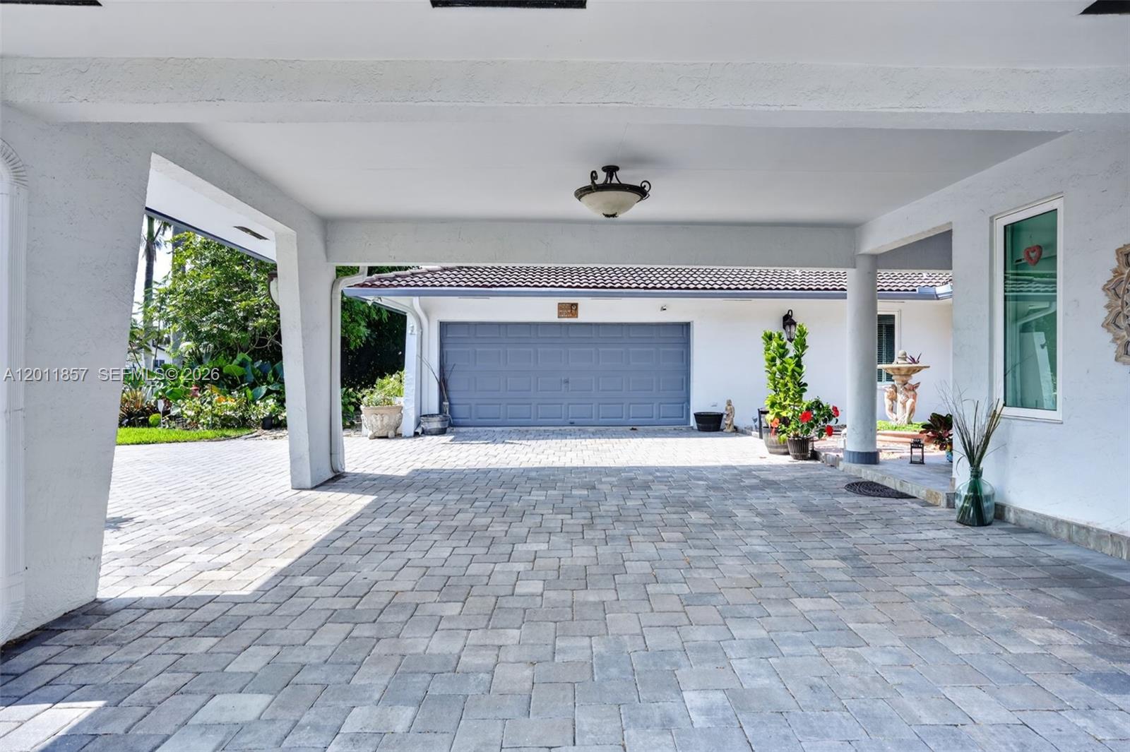 3024 Southwest 98th Court Miami, FL 33165 - Photo 5 of 49