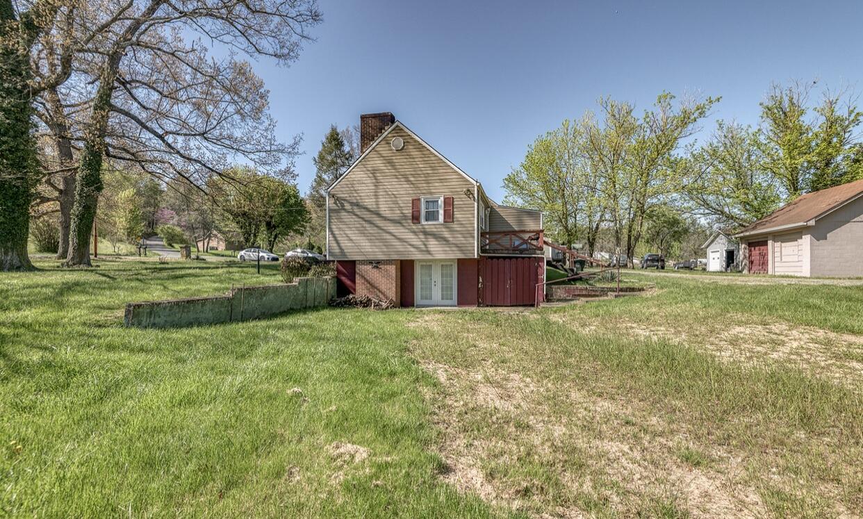 801 South Austin Springs Road Johnson City, TN 37601 - Photo 4 of 30 BDF7D386-82AE-4241-BFC0-18659B6E281F