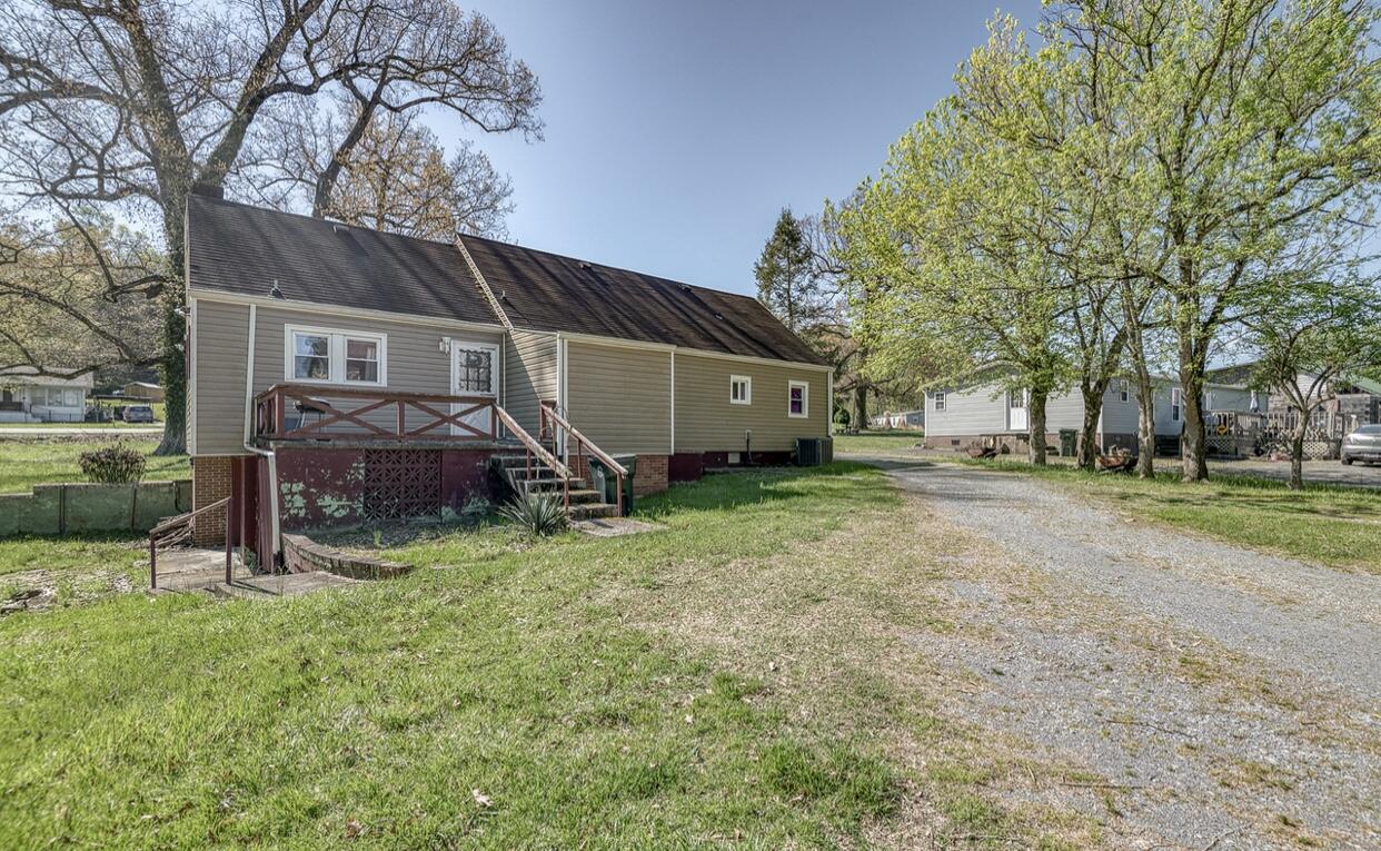 801 South Austin Springs Road Johnson City, TN 37601 - Photo 8 of 30 A99351A2-F6C6-4543-955B-AE2E772917C8