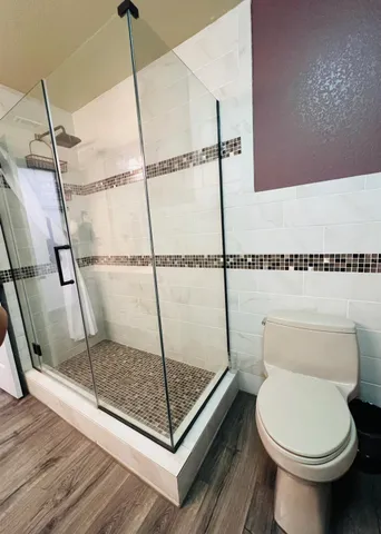 a bathroom with a toilet and a shower