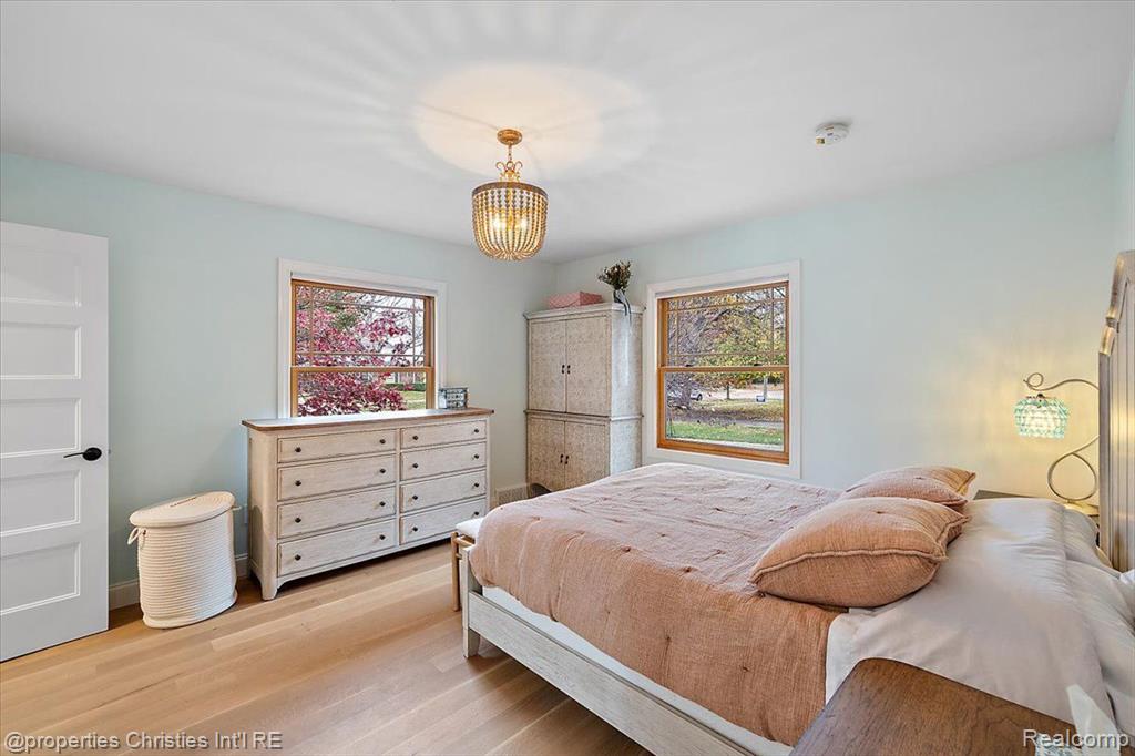 1648 Yorkshire Road Birmingham, MI 48009 - Photo 17 of 45