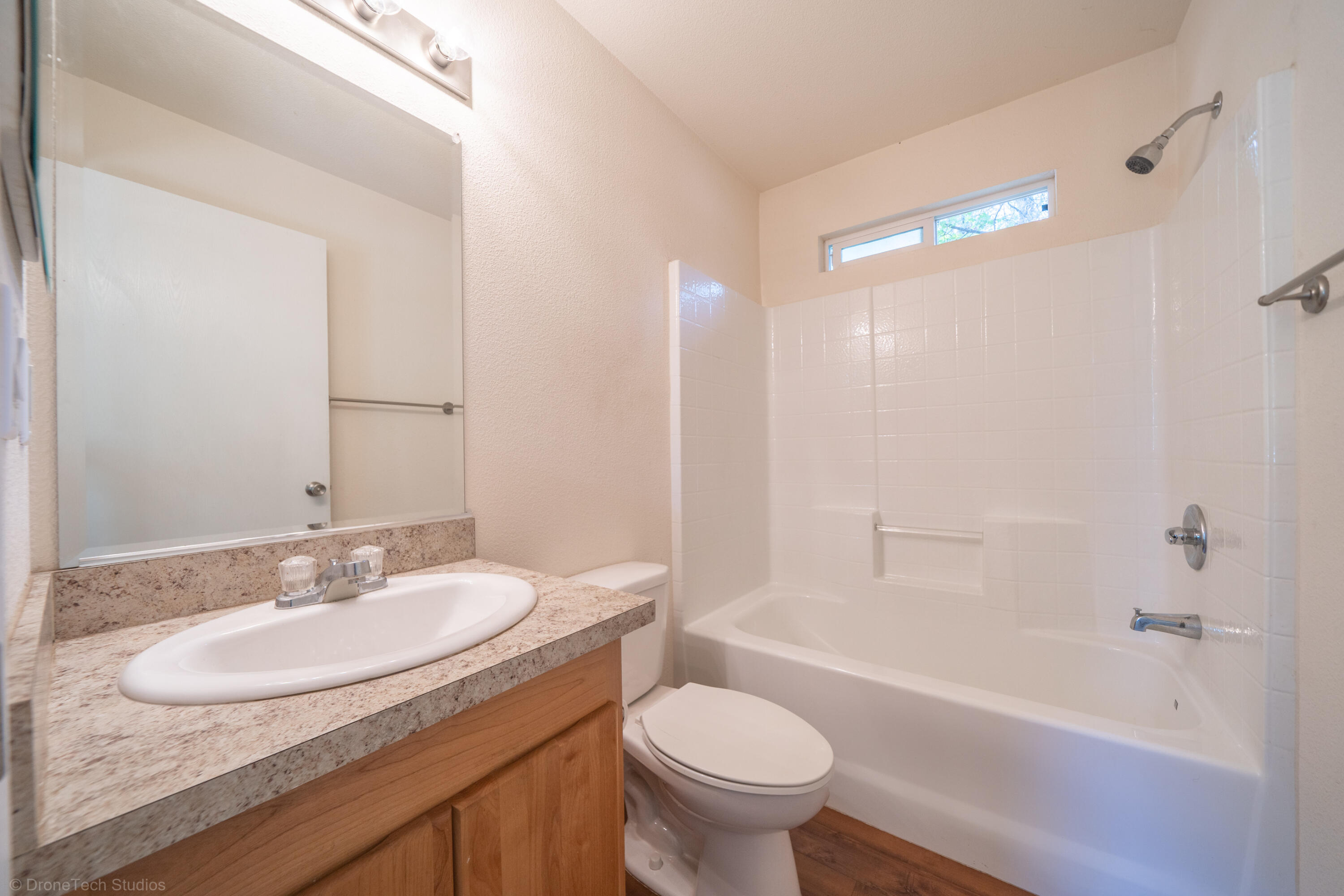 9983 Harley Leighton Road Redding, CA 96003 - Photo 14 of 58 Bathroom