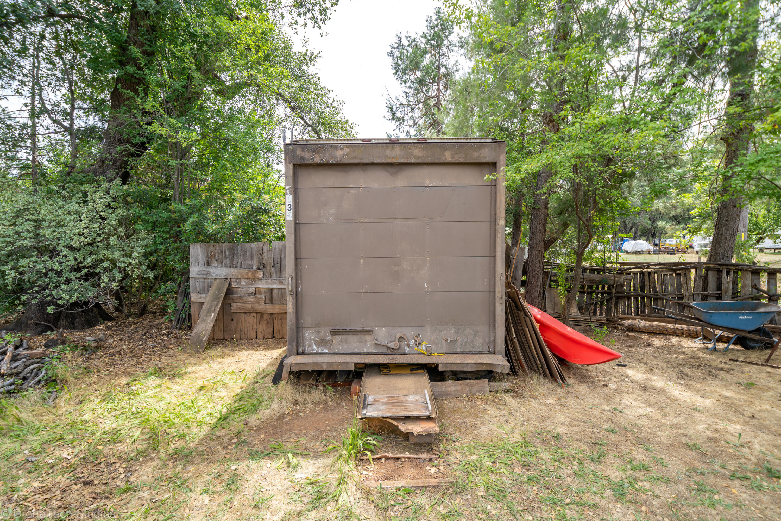 9983 Harley Leighton Road Redding, CA 96003 - Photo 20 of 58 Box trailer stays