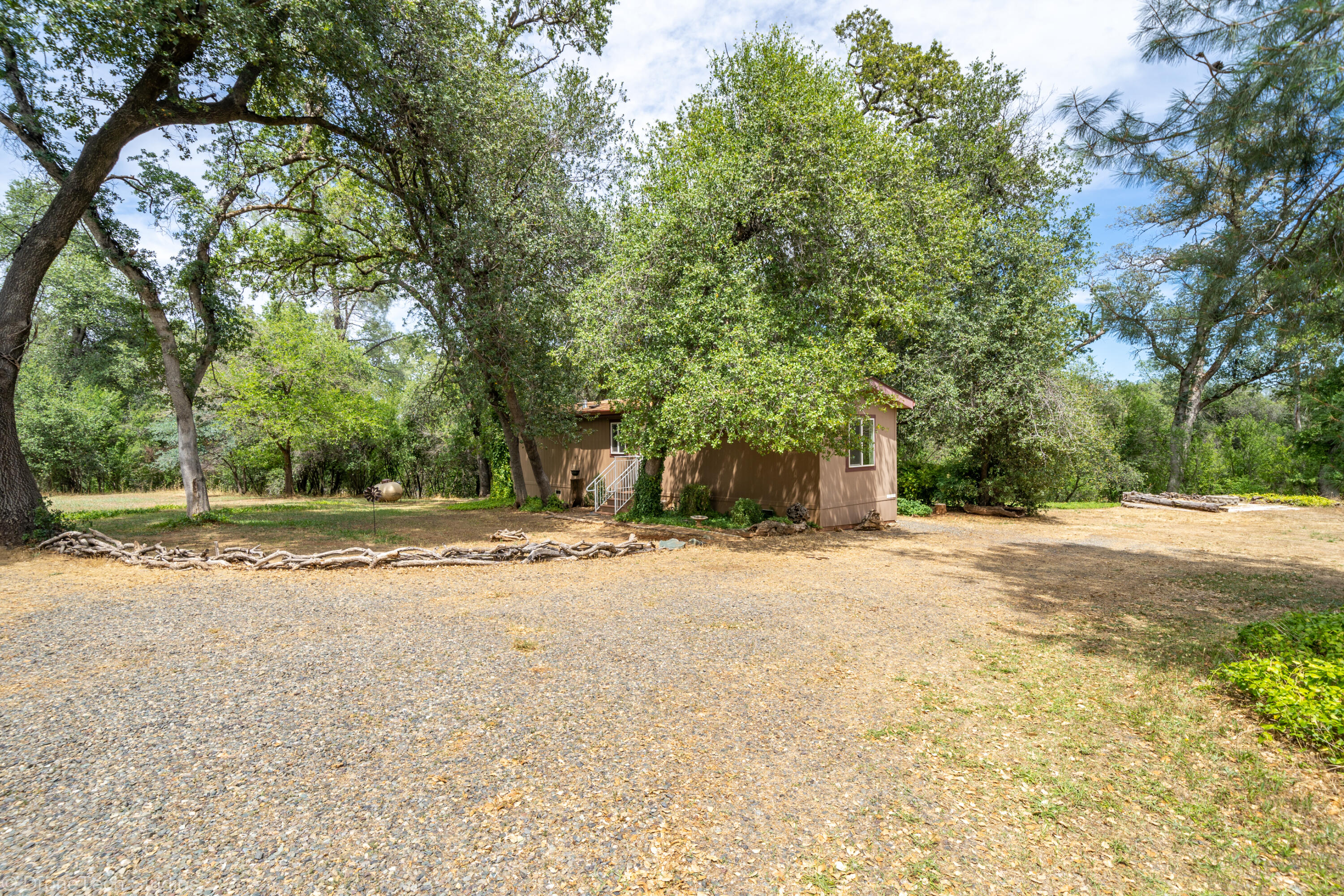 9983 Harley Leighton Road Redding, CA 96003 - Photo 44 of 58 Ample parking areas
