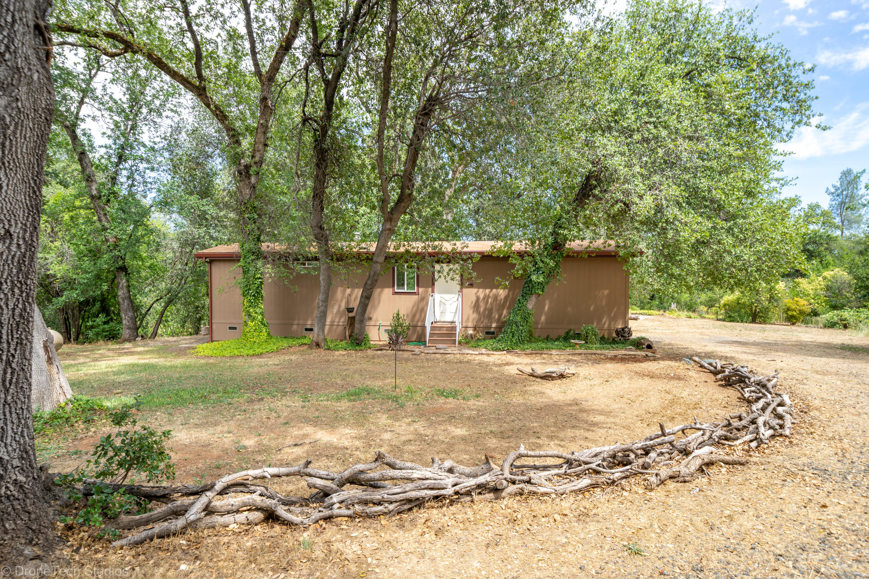 9983 Harley Leighton Road Redding, CA 96003 - Photo 46 of 58 Front Door