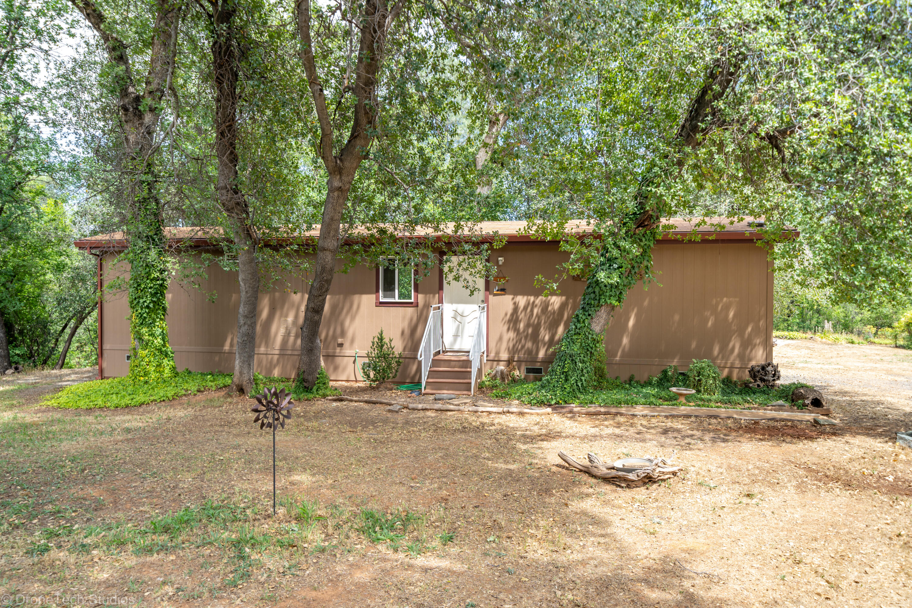 9983 Harley Leighton Road Redding, CA 96003 - Photo 50 of 58 front close-up