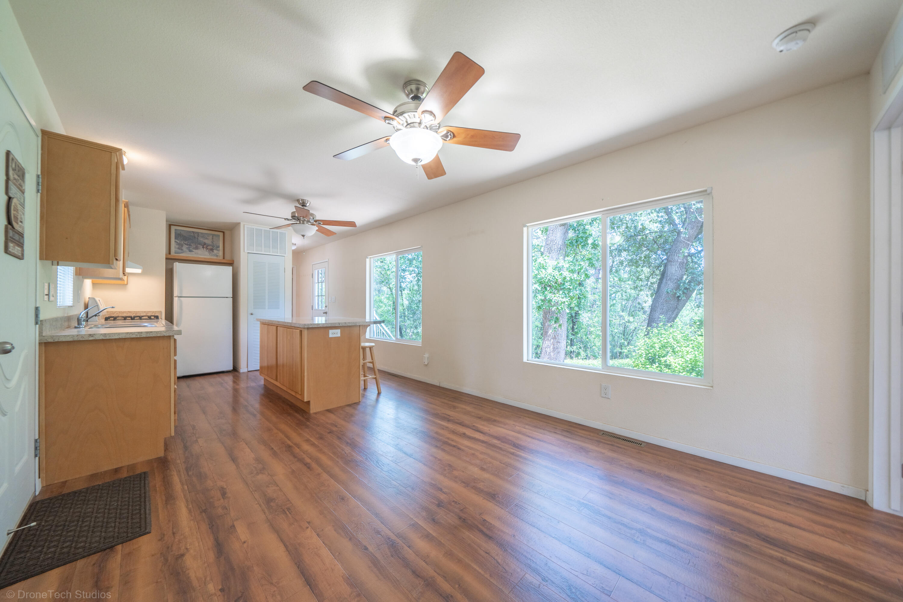 9983 Harley Leighton Road Redding, CA 96003 - Photo 9 of 58 Island kitchen