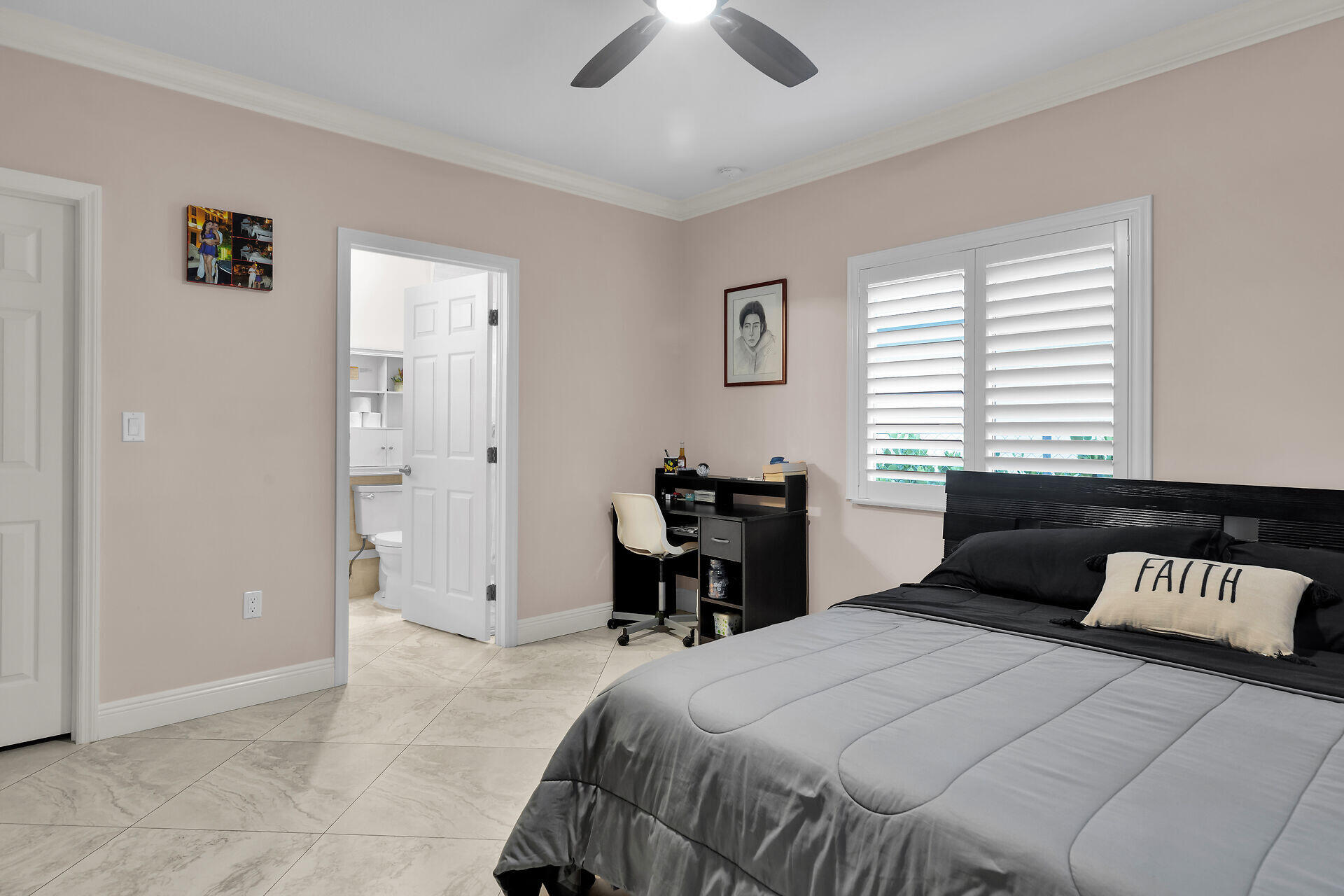 16 Jewfish Avenue Key Largo, FL 33037 - Photo 20 of 69 a bedroom with a large bed and a chandelier