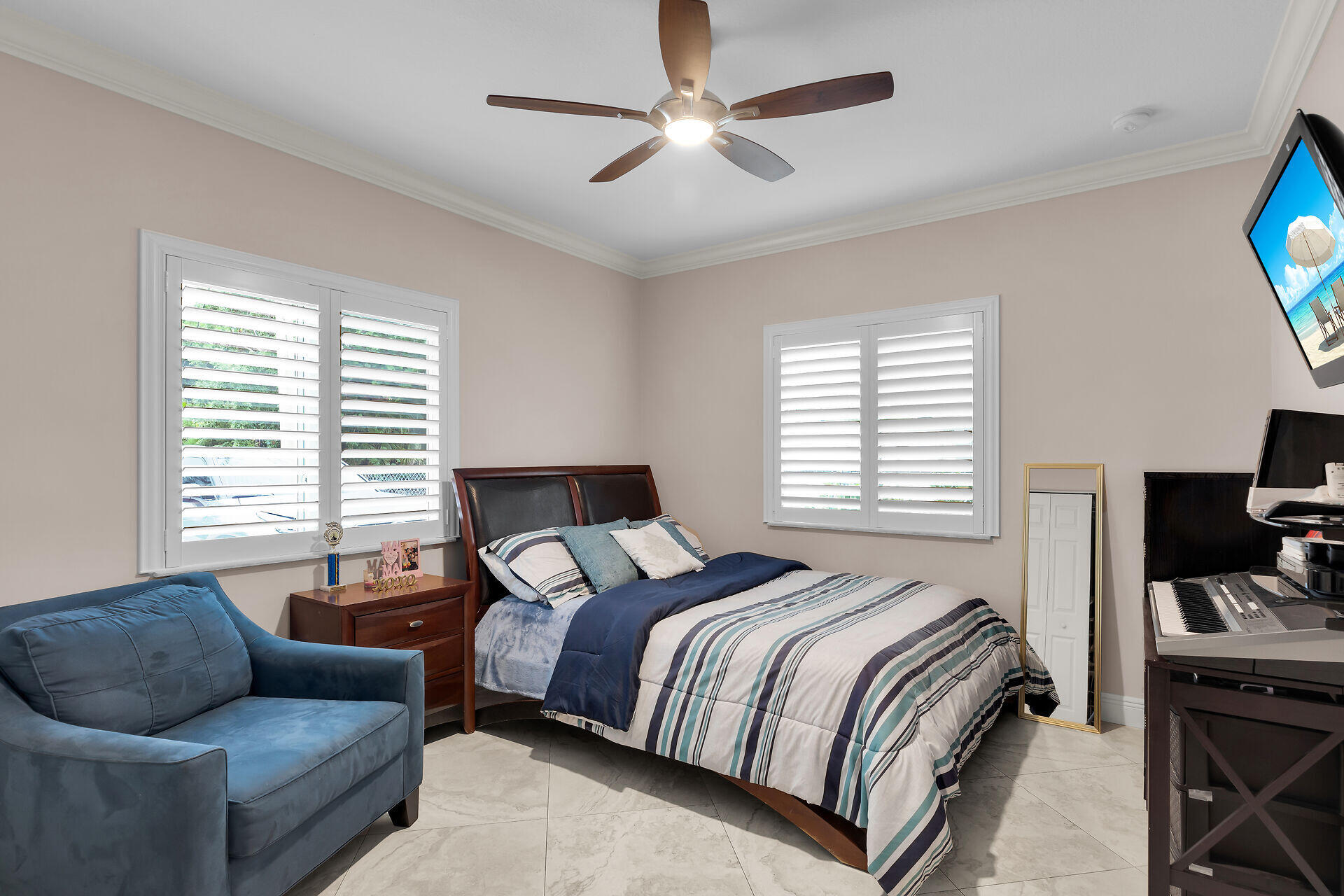 16 Jewfish Avenue Key Largo, FL 33037 - Photo 25 of 69 a bedroom with bed couch and window