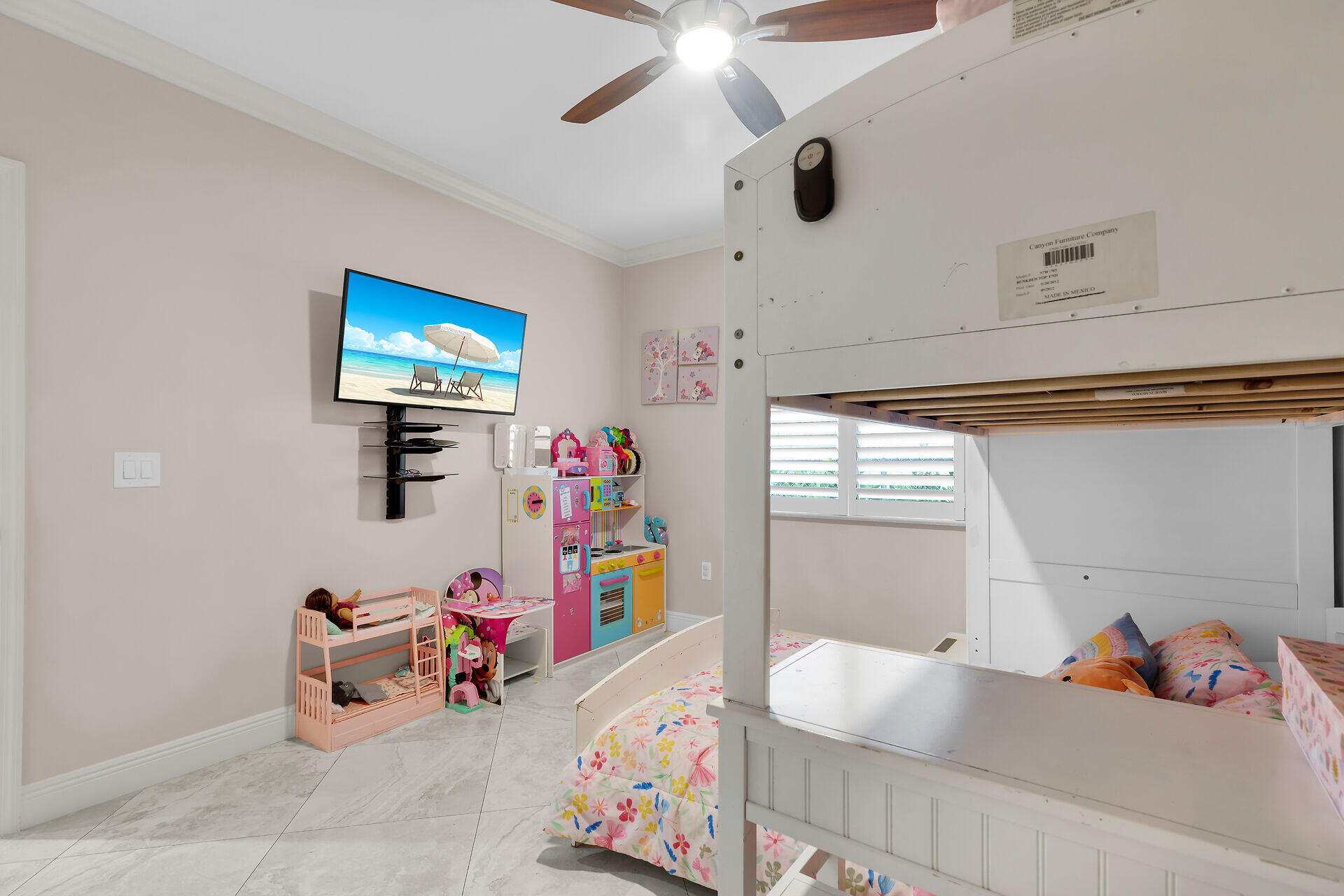 16 Jewfish Avenue Key Largo, FL 33037 - Photo 30 of 69 a bedroom with furniture and a bed