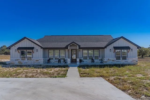 $520,000 | 732 Lake Valley Drive, La Vernia, TX 78121