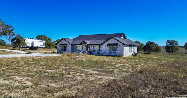 $520,000 | 732 Lake Valley Drive, La Vernia, TX 78121