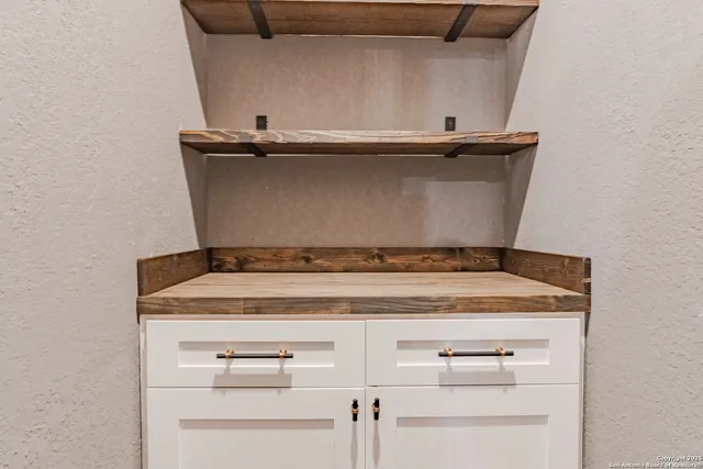 $520,000 | 732 Lake Valley Drive, La Vernia, TX 78121