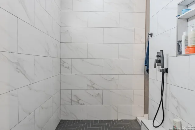 $520,000 | 732 Lake Valley Drive, La Vernia, TX 78121