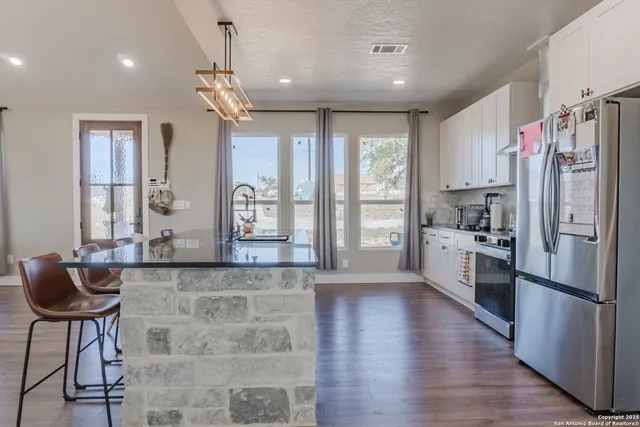 $520,000 | 732 Lake Valley Drive, La Vernia, TX 78121