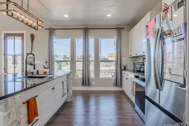 $520,000 | 732 Lake Valley Drive, La Vernia, TX 78121