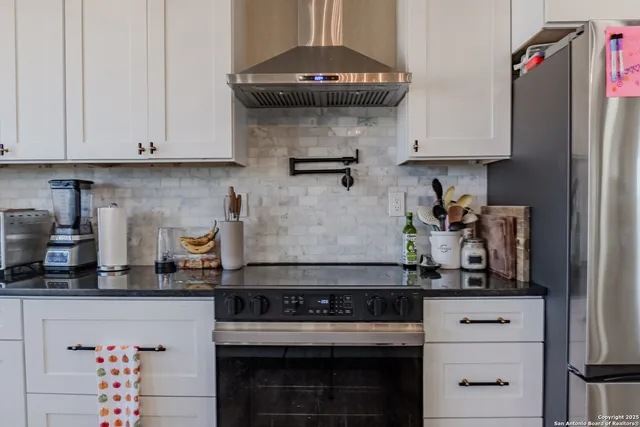 $520,000 | 732 Lake Valley Drive, La Vernia, TX 78121