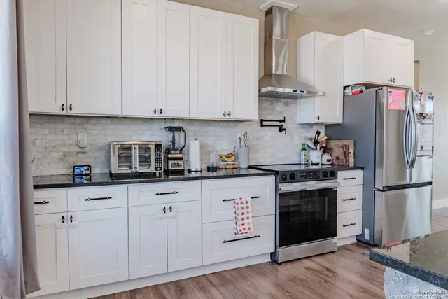 $520,000 | 732 Lake Valley Drive, La Vernia, TX 78121