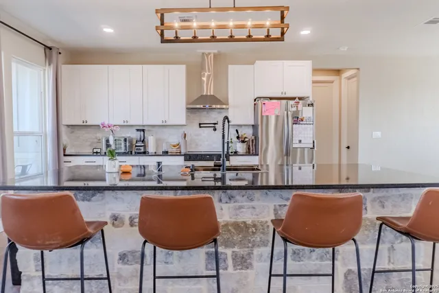 $520,000 | 732 Lake Valley Drive, La Vernia, TX 78121