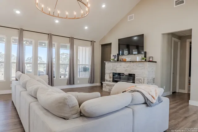 $520,000 | 732 Lake Valley Drive, La Vernia, TX 78121