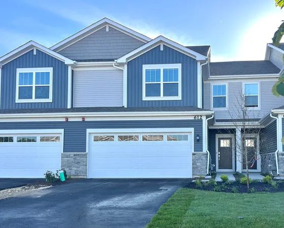 $2,950 | 612 Cassia Court, Crystal Lake, IL 60012