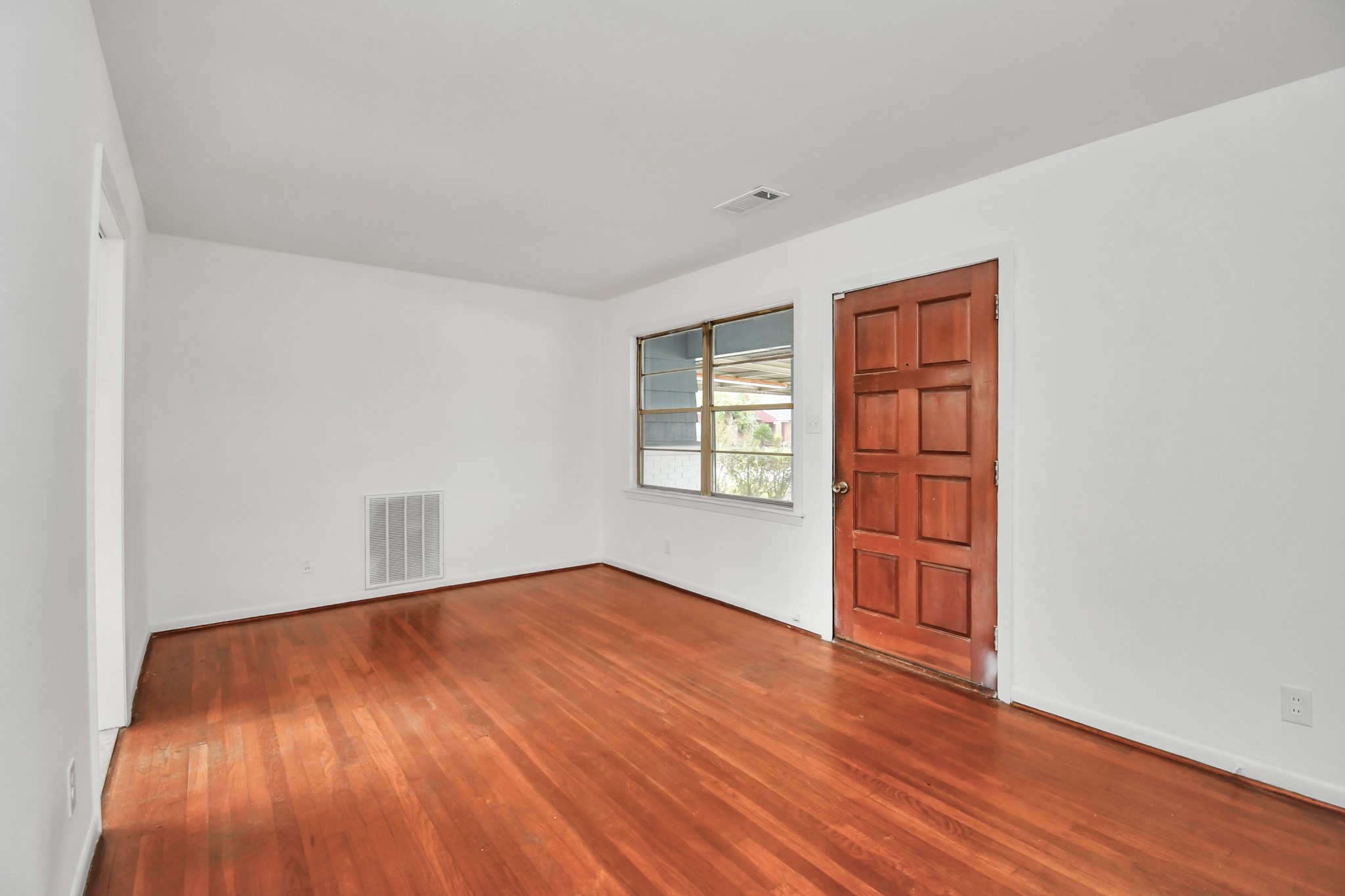 8534 Fillmore Street Houston, TX 77029 - Photo 11 of 39