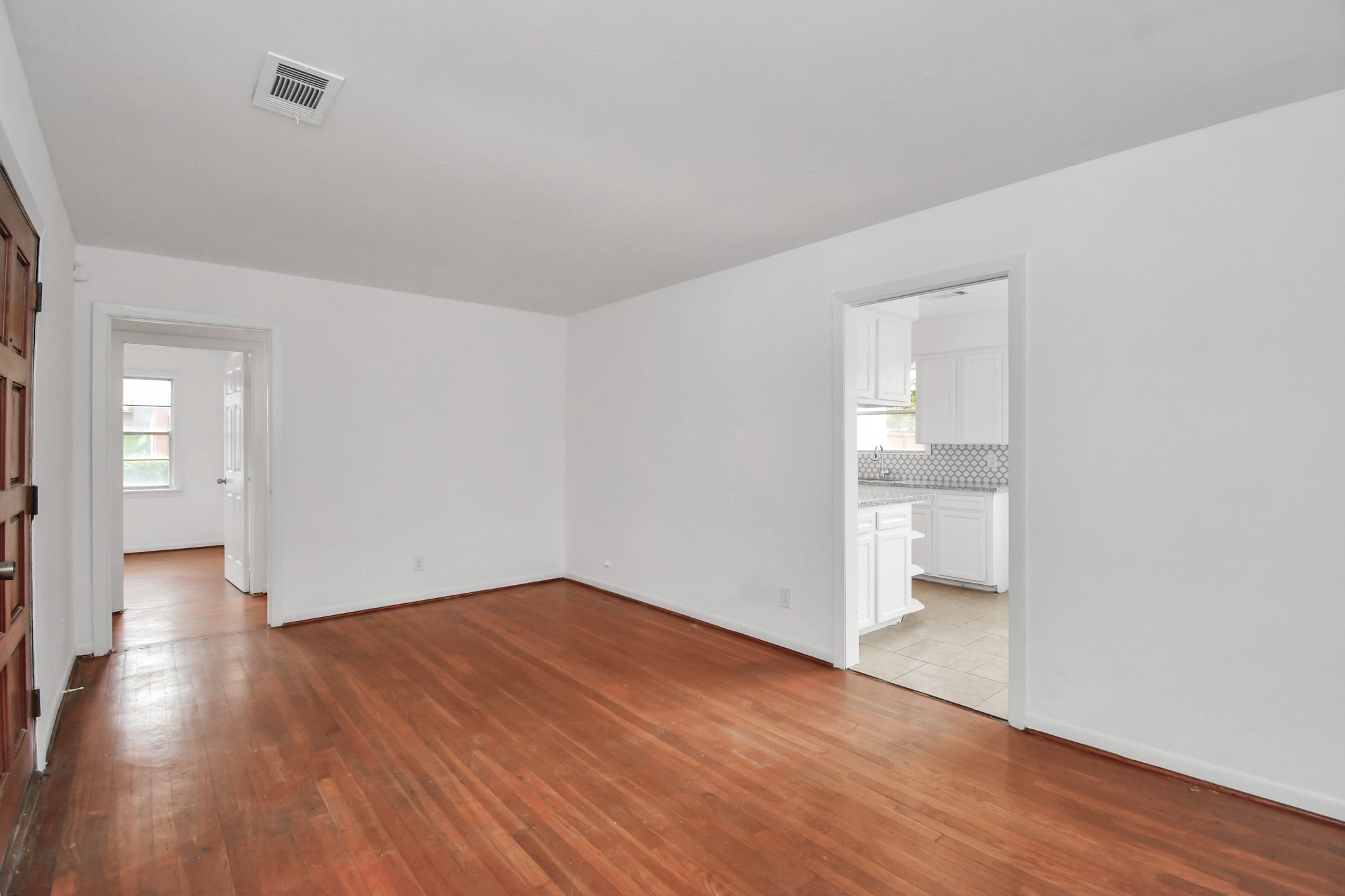 8534 Fillmore Street Houston, TX 77029 - Photo 8 of 39 Warm and inviting atmosphere that makes you feel right at home.