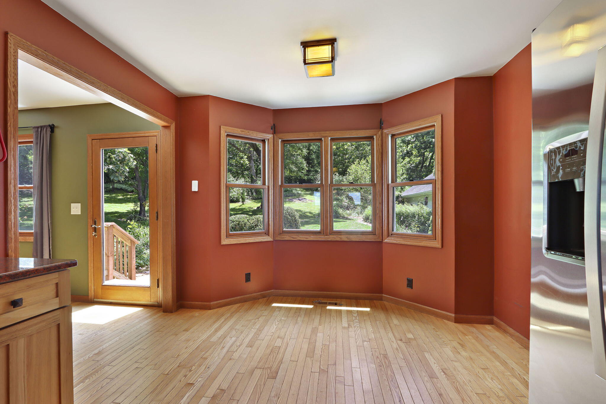 553 Twin Lakes Road Bloomfield, WI 53128 - Photo 4 of 43 dining area