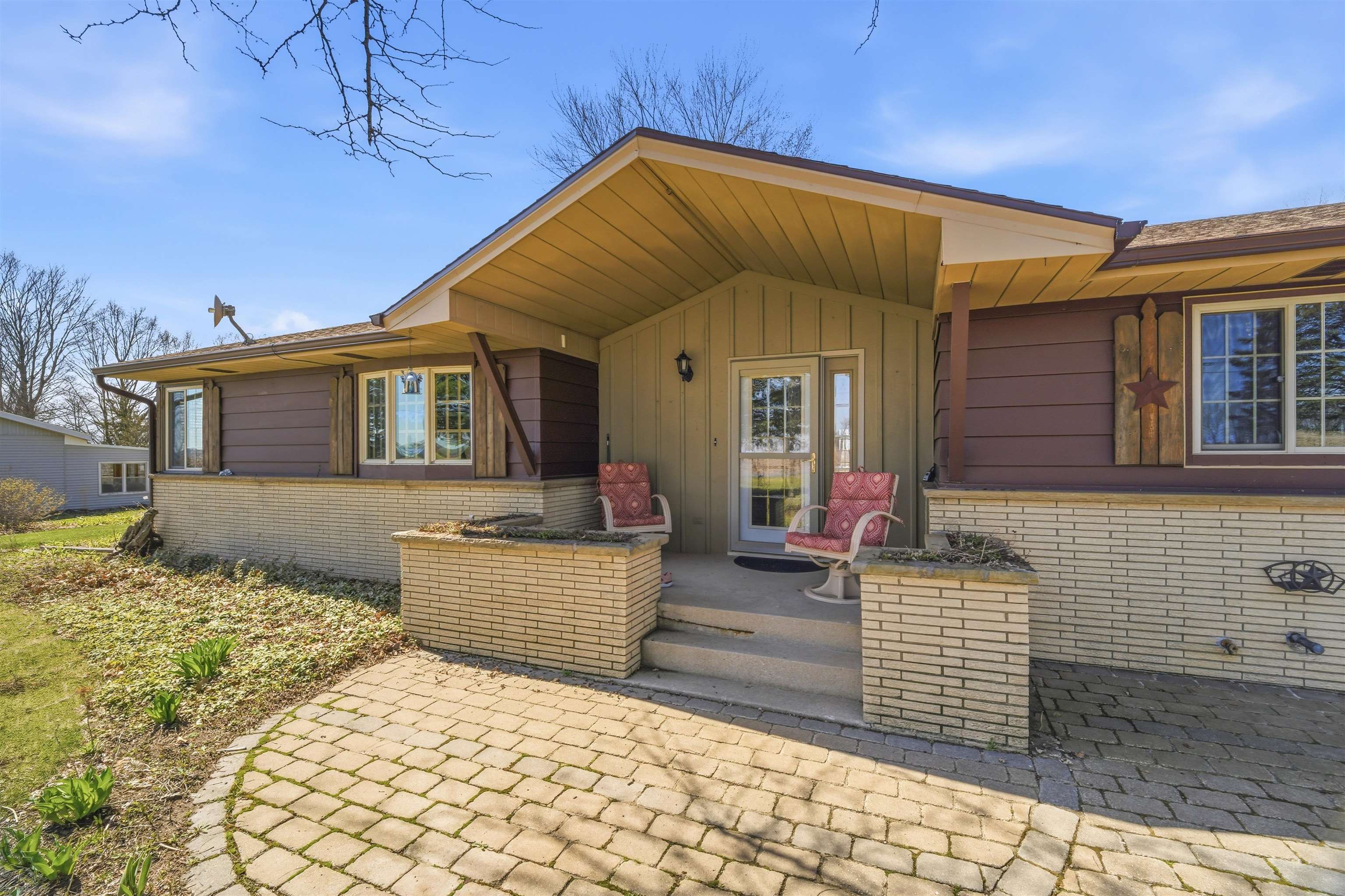 N6410 Hillview Road St. Cloud, WI 53079 - Photo 2 of 50