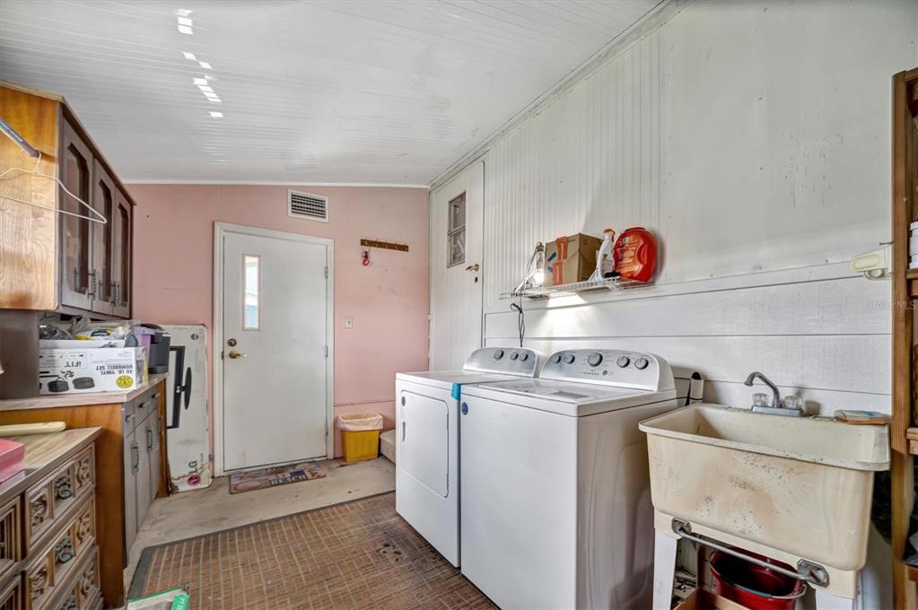 122 East St Annes Circle Apollo Beach, FL 33572 - Photo 12 of 37